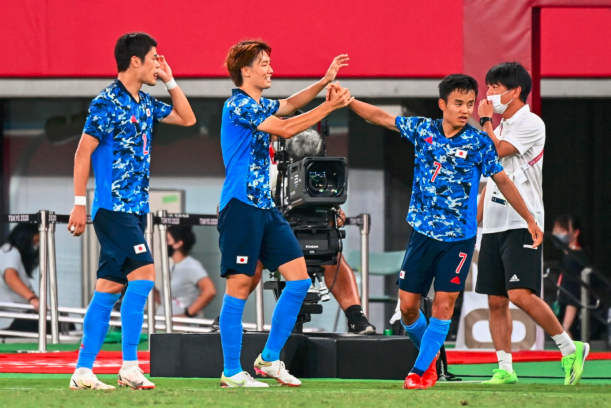 日本羽毛球队轻取韩国羽毛球队，辛杜爆发神勇的简单介绍