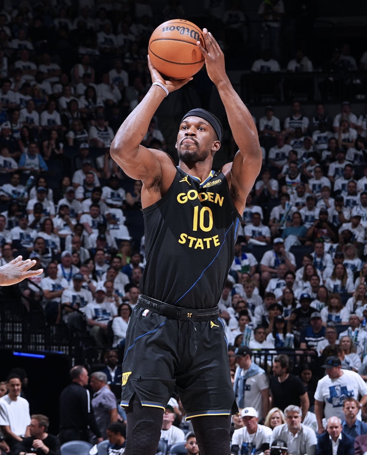 包含勇士中锋展现统治力，内线强力碾压对手获得胜利！的词条