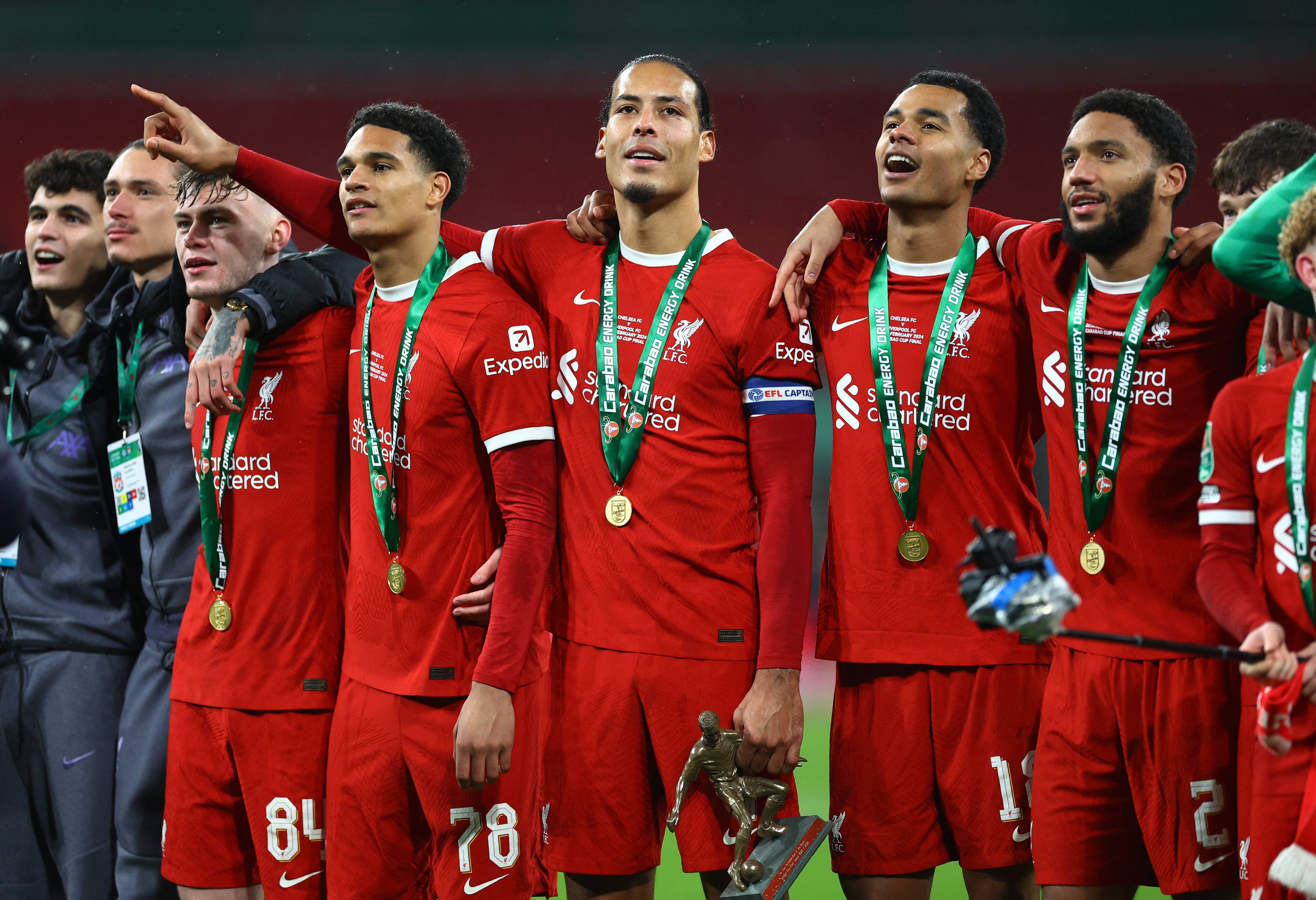 包含足球比赛燃情上演：豪门交锋胜负难料的词条