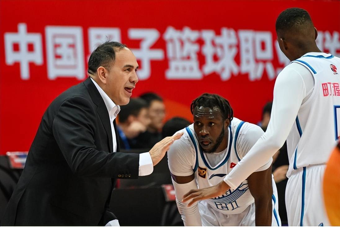 包含篮球教练创下历史新纪录为球队带来丰硕成果的词条 包含篮球教练创下历史新纪录为球队带来丰硕成果的词条