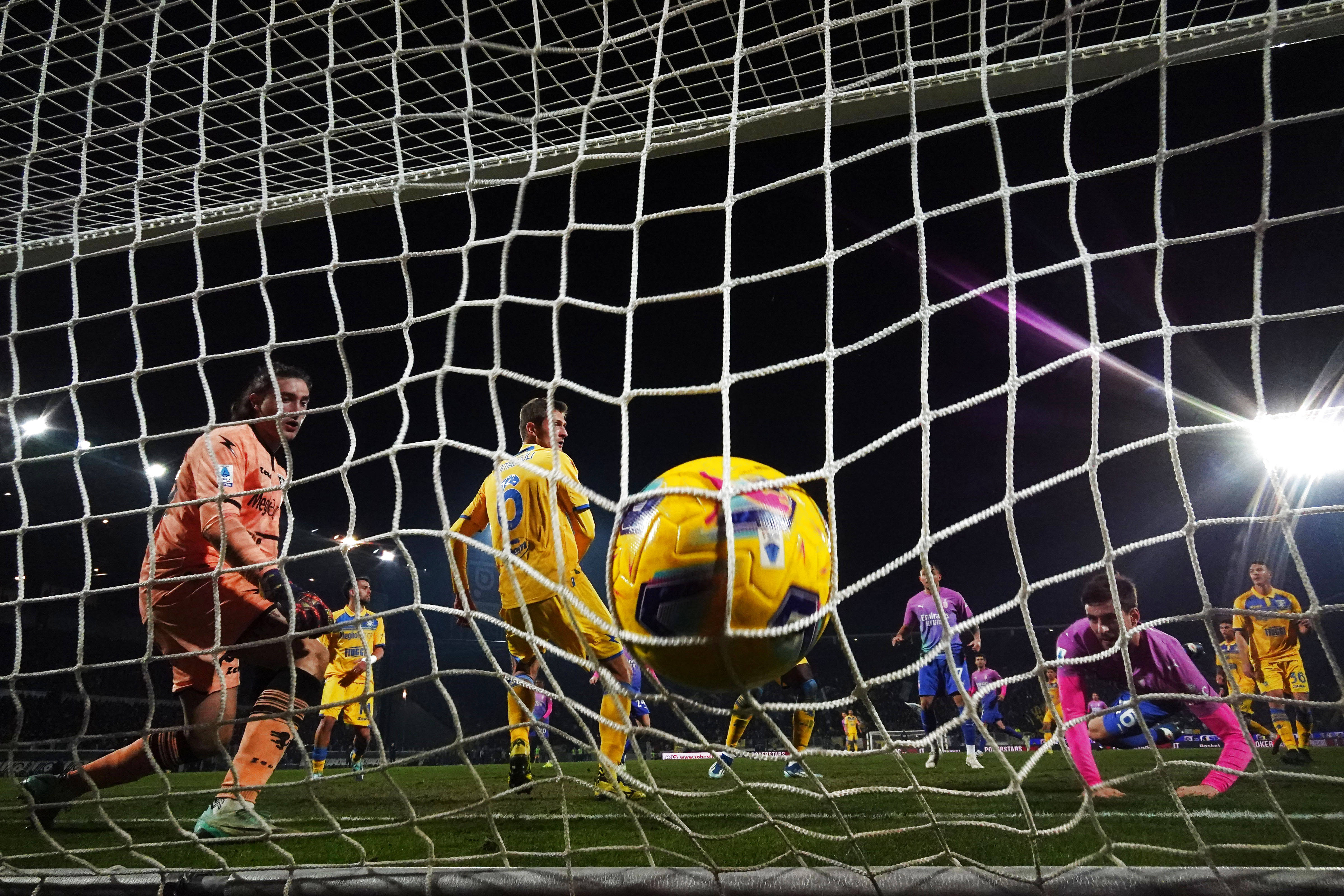 九游娱乐入口-意甲战场上演精彩瞬间，球迷热血沸腾观赛的简单介绍