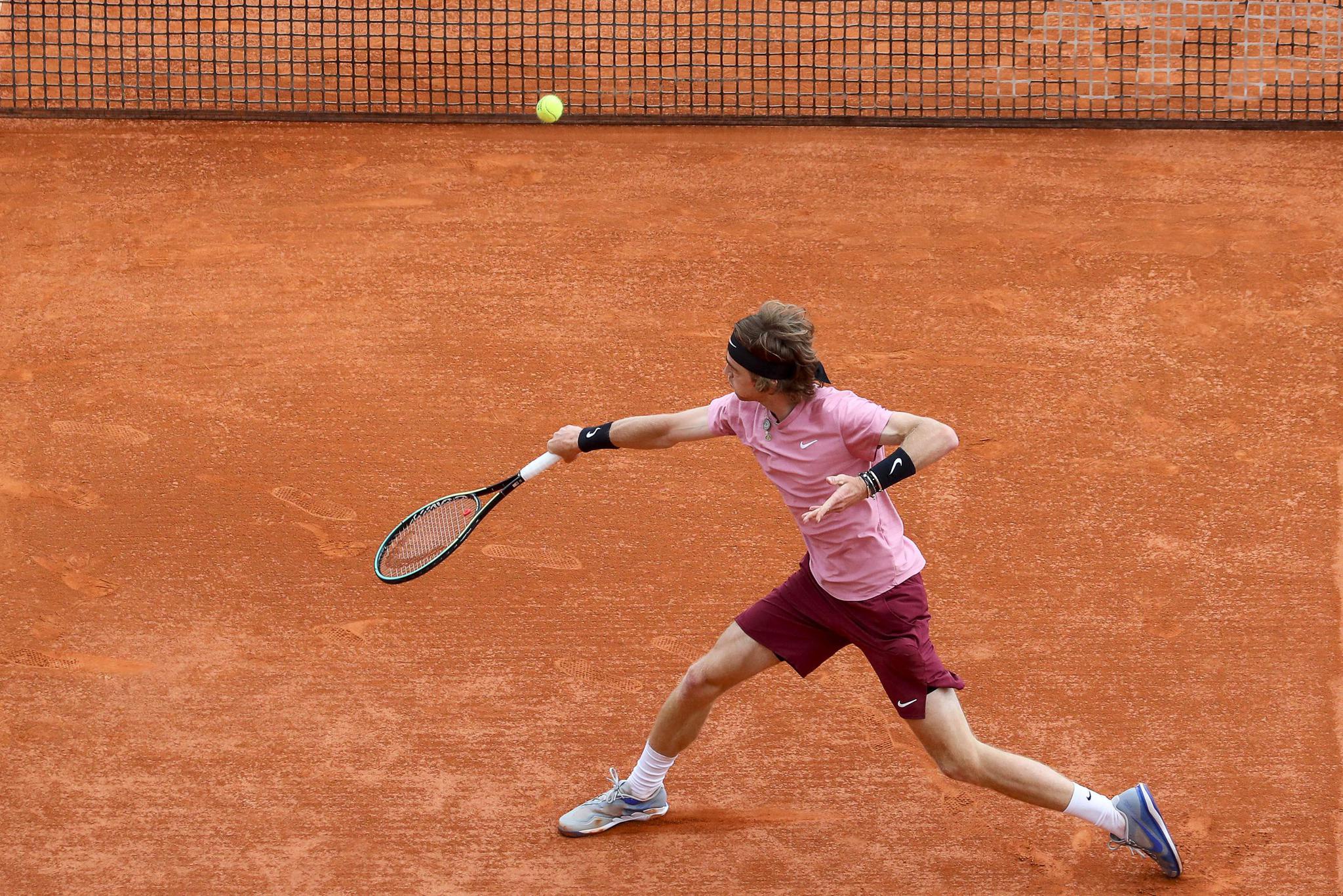 九游娱乐网站-拉沃尔杯轻取蒙特卡洛大师赛，西西帕斯点燃赛场的简单介绍