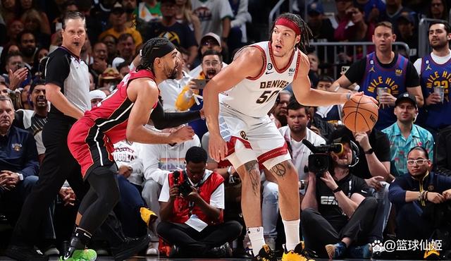 包含江苏队险胜四川队,约基奇高光表现的词条 包含江苏队险胜四川队,约基奇高光表现的词条