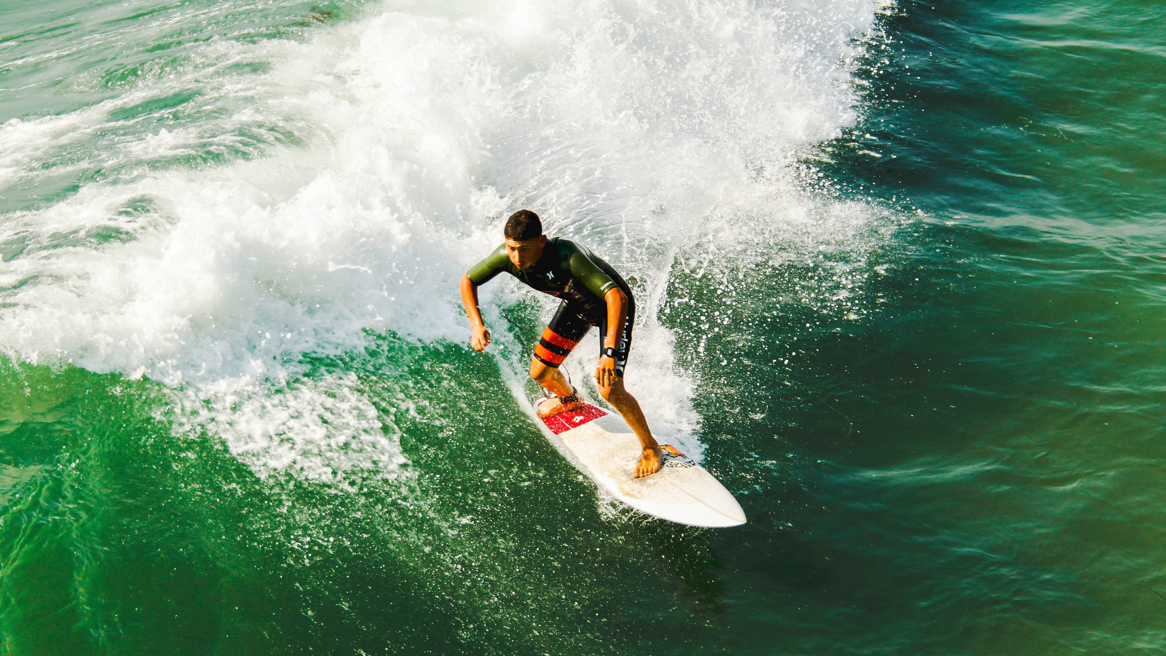 九游娱乐官方-恩佐之夜，当F1年度争冠的最后一盏红灯熄灭
